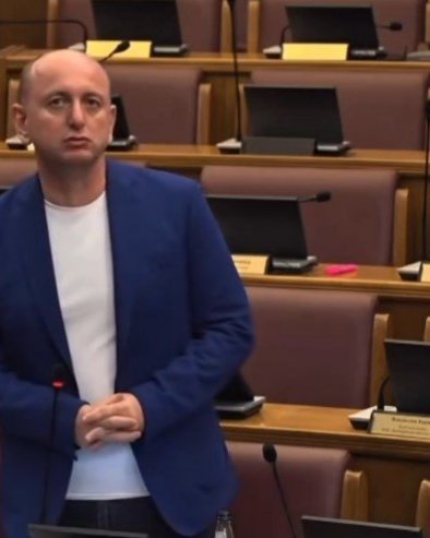 ПОКУШАЈ ОЖИВЉАВАЊА ПОЛИТИЧКОГ ЗОМБИЈА РАНКА КРИВОКАПИЋА Кнежевић загрмео: Ово нису уставне промене, него вуду враџбине (ВИДЕО)