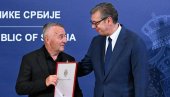 ЗА МИР И СЛОБОДУ УРАДИО СИ ВИШЕ ОД СВИХ НАС: Вучић и Фернандес постхумно одликовали Милована Јовановића, погинулог у Либану (ВИДЕО)