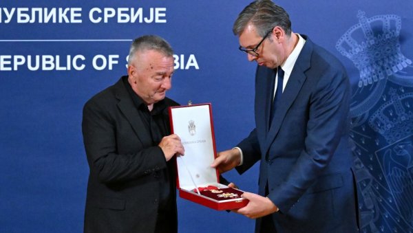 ЧАСТ ЗА ХЕРОЈА СРБИЈЕ: Вучић уручио Орден Карађорђеве звезде оцу погинулог војника