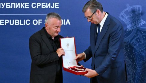 ČAST ZA HEROJA SRBIJE: Vučić uručio Orden Karađorđeve zvezde ocu poginulog vojnika