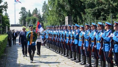 MINISTAR ODBRANE ŠPANIJE NA AVALI: Margarita Robles Fernandes položila venac na Spomenik neznanom junaku