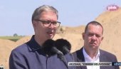 ВУЧИЋ БЛОКАДЕРИМА: Долазите у ту Галерију чешће него ја, драго ми је што признајете моје дело и мој рад