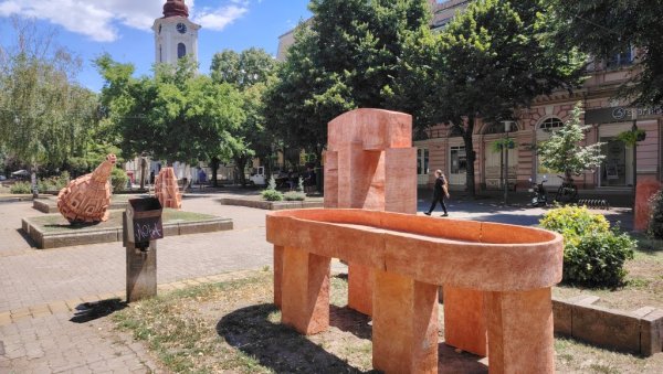 У КИКИНДИ ПОЧЕО 45. ВАЈАРСКИ СИМПОЗИЈУМ „ТЕРРА“: Изложба скулптура означила нову колонију (Фото)