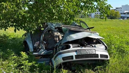 JEZIVE SLIKE SA MESTA POGIBIJE DVA TINEJDŽERA: Zakucali se automobilom u drvo kod Banje Koviljače (FOTO)