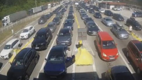 GUŽVE NA GRADINI VEĆE NEGO NA PREŠEVU: Kolonama nema kraja