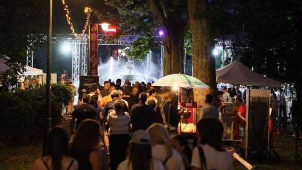 НОВА ЛОКАЦИЈА, НОВА ВИБРАЦИЈА: Јубиларни 20. „Винофест“ први пут одржан у Градском парку у Вршцу, оборивши све рекорде