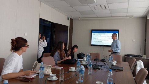 „НОВОСТИ“ НА ЕДУКАТИВНОЈ РАДИОНИЦИ О ДИСПЕЧЕРСКОМ ЦЕНТРУ И ПАМЕТНИМ БРОЈИЛИМА: Шта су и зашто треба да их има свако домаћинство?