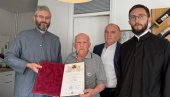 ГОЛГОТУ ЈАСЕНОВЦА И КОЗАРЕ ЗАУВЕК ОТРГАО ОД ЗАБОРАВА: Архијерејска грамата историчару Антуну Милетићу за допринос изучавању страдања у НДХ