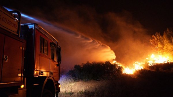 У ФРАНЦУСКОЈ БЕСНЕ ПОЖАРИ: Евакуисано више од 10.000 људи, огласио се и Макрон (ФОТО)