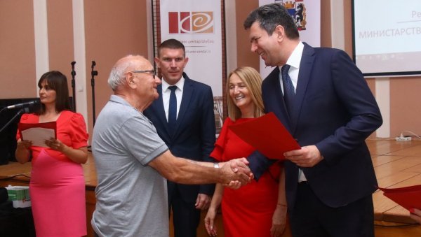 ЕНЕРГЕТСКА ЕФИКАСНОСТ У ШАПЦУ: Уручено нових 127 уговора