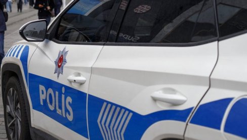 AUTOMOBIL SE SURVAO U PROVALIJU: Teška saobraćajna nesreća u popularnom turističkom mestu, ima mrtvih, a među povređenima je i trudnica