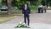 NOVI SAD NEGUJE ANTIFAŠISTIČKU TRADICIJU: Položeni venci na spomen groblju povodom 7. jula Dana ustanka