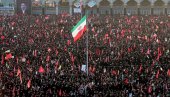 РЕКЕ ЉУДИ ИСПРАЋАЈУ АЈАТОЛАХА: Милиони одају последњу почаст Алију Хамнеију (ФОТО)