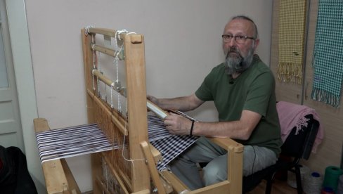 ZORAN KAO NAJBOLJE TKALJE: Zrenjaninac već 15 godina od zaborava čuva stari zanat i tradiciju (FOTO)