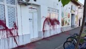 DEMOLIRANE PROSTORIJE SNS U DOBANOVCIMA: Treći vandalski napad u poslednjih mesec dana (VIDEO)