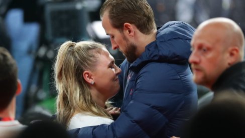 FILMSKA LJUBAVNA PRIČA KAPITENA ENGLESKE: Sve je počelo kada su bili deca - pre 20 godina ih spojio Bekam (FOTO)