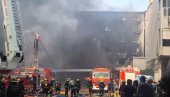 ОГРОМАН ПОЖАР У ФАБРИЦИ ОБУЋЕ: Драматични призори из Кине (ВИДЕО)