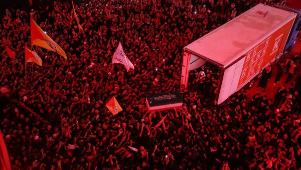СНИМАК ШОКИРАО ФИНЦЕ: Када су видели где је Хамнеи, хитно су реаговали (ВИДЕО)