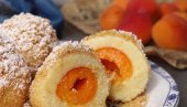 ČUVENI SRPSKI RECEPT ZA KNEDLE SA KAJSIJAMA: Tajna je u sastojku koji svi imaju kod kuće