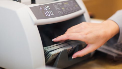 BANKE NA OVOME MLATE PARE: Evo kako ostvaruju rekordan prihod i dobit!