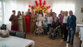 МИЛИСАВКА ПРОСЛАВИЛА 102 РОЂЕНДАН: Радост у Дому за старе у Тршићу (ФОТО)