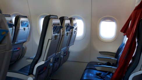 DRAMA U AVIONU: Državljanin Srbije umalo ispao kroz prozor tokom leta