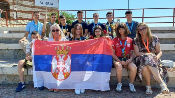 БРИЉИРАЛИ У БУГАРСКОЈ: Ученици Математичке гимназије освојили 11 медаља