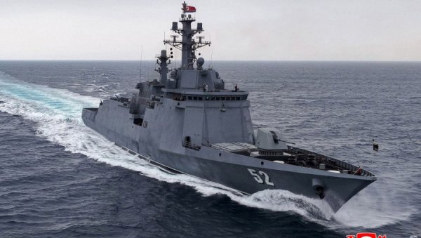 ПРЕТЕРАНО, АЛИ ОПРАВДАНО? Стручњаци шокирани новим ратним бродом Северне Кореје (ВИДЕО)