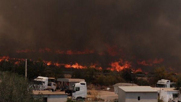 ЈЕДАН ОД НАЈСМРТОНОСНИЈИХ ПОЖАРА У ИСТОРИЈИ ЗЕМЉЕ: Страхује се да ће бити још горе, ватрогасци и даље у борби са ватреном стихијом (ФОТО)