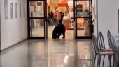 OVAKVU PLJAČKU SIGURNO NISTE VIDELI: Kamere u vojnoj bazi zabeležile sve (VIDEO)