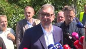 ПРЕДСЕДНИК У ПОСЕТИ ЈУГУ СРБИЈЕ: Вучић обилази завршне радове на деоници између Горњих и Доњих Синковаца (ВИДЕО)
