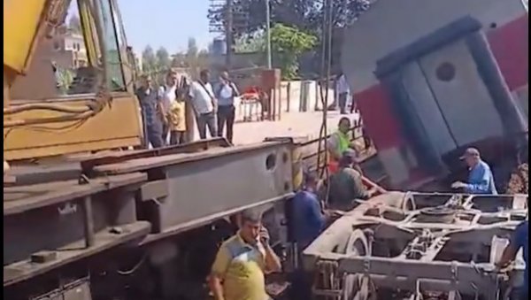 НЕСРЕЋА У ЕГИПТУ: Путнички воз искочио из шина, има повређених