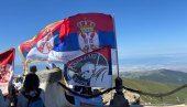 ЈАСНА РАЗЛИКА ИЗМЕЂУ ВУЧИЋЕВЕ ПОЛИТИКЕ И БЛОКАДЕРА: Посланик Душан Марић поставио венац на Кајмакчалану (ФОТО)