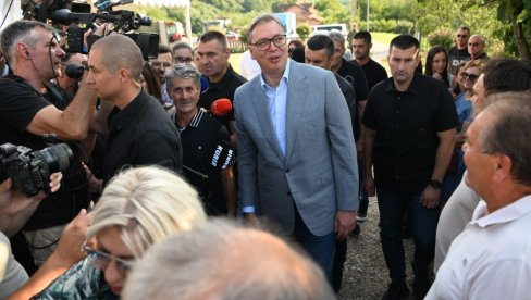 NAŠA SELA LIČE NA ŠVAJCARSKA, LJUDI SE VRAĆAJU Predsednik Vučić u poseti porodici Todorović