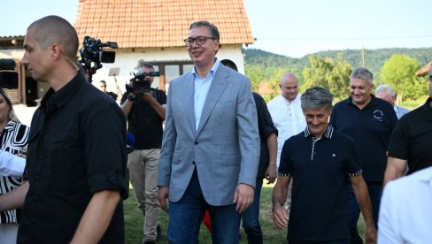 OBRADOVAĆEMO SVE PUNOLETNE GRAĐANE Vučić iz Loznice govorio o novim merama