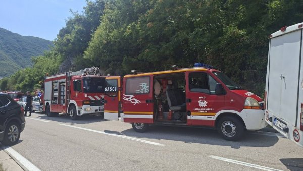 ЈЕЗИВИ ПРИЗОРИ НА МЕСТУ НЕСРЕЋЕ У ЦРНОЈ ГОРИ: Трагедија потресла регион, 14 особа задржано на лечењу у болници (ФОТО)