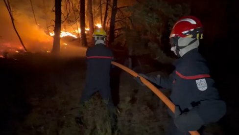 ПОЖАР ОПУСТОШИО 800 ХЕКТАРА ШУМЕ, УГРОЖЕНО 1.000 ЉУДИ: Драматични снимци ватрене буктиње недалеко од Париза (ВИДЕО)