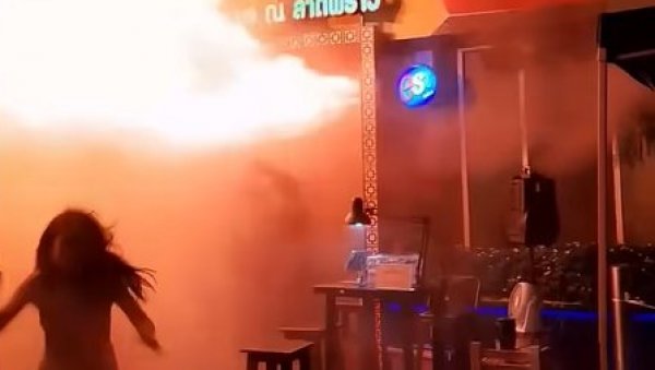 ПОЖАР У ПАБУ, НАЈМАЊЕ 27 МРТВИХ: Људи вриште док беже кроз врата која су у пламену (ВИДЕО)