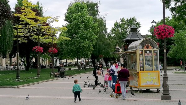 ПЕТИЦИЈОМ ПРОТИВ СКУТЕРА: Електрична возила угрожавају безбедност пешака на трговима у Вршцу