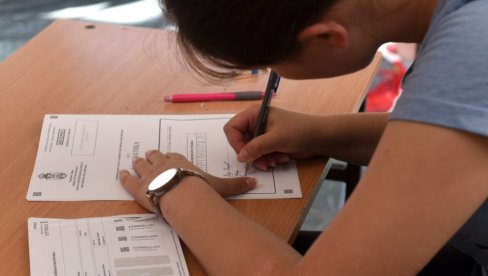 ОВЕ ДВЕ СРЕДЊЕ ШКОЛЕ НАЈПОПУЛАРНИЈЕ: Опало интересовање за до сада најатрактивнију професију