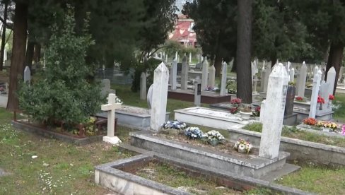 (УЗНЕМИРУЈУЋЕ) ХАОС У БиХ: Због свињске главе прекинуто обележавање годишњице муслиманске бригаде (ФОТО)