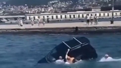 ДРАМА У КОМШИЛУКУ: Ауто слетео у море, повређен војник (ВИДЕО)