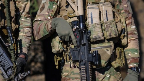 ПОЉСКА СВЕ ЈАЧЕ ВОЈНО УПОРИШТЕ НАТО-А: Троши милијарде на америчко оружје, планира нову базу САД