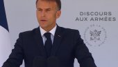 MAKRON SKINUO NAOČARE POSLE DVE NEDELJE: Svi primetili jedan detalj tokom govora (VIDEO)