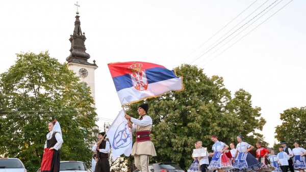 ПЛЕСАЛИ МЕКСИКО,КОСТАРИКА, ПЕРУ, ШПАНИЈА И СРБИЈА: Међнародни фестивал фоклора Шајка у Кисачу