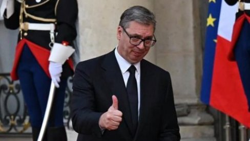 VUČIĆ SE OBRAĆA NACIJI IZ PARIZA