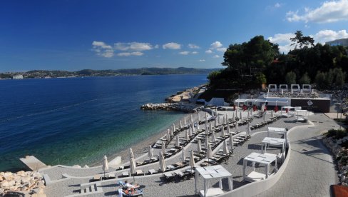 HRVATSKI TURIZAM U SLEPOJ ULICI: Na Jadranskoj rivijeri u susedstvu Srbije, bije se bitka za svakog gosta, ali bez većeg uspeha
