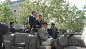 KREĆE SPEKTAKL, POČELA VOJNA PARADA POVODOM DANA PADA BASTILJE! Sinoć održan vatromet, na današnjoj proslavi i predsednik Srbije