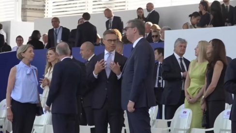 VELIKA ČAST ZA SRBIJU U PARIZU: Predsednik Vučić na paradi sedi u prvom redu (FOTO)