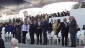 VUČIĆ NA VOJNOJ PARADI U PARIZU: Brižit ga srdačno dočekala, u toku svečani defile pod smotrom Makrona (VIDEO)